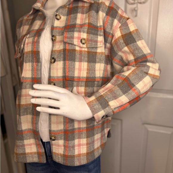 Altar'd State Size Small Cream Plaid Shacket. - Picture 3 of 12